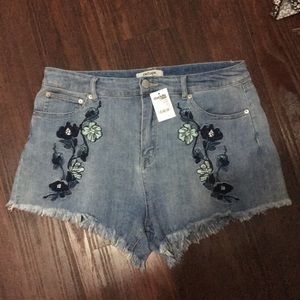 NWT EMBROIDERED HIGH WAISTED SHORTS